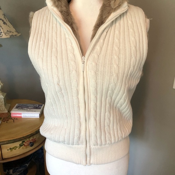 Knit vest with fair fur lining - Picture 3 of 11